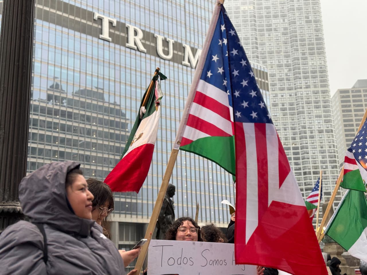 Autoridades de Chicago no han precisado un número exacto de cuántos migrantes han sido detenidos por ICE, desde 
<a href="https://www.univision.com/local/chicago-wgbo/ice-fbi-operaciones-deportacion-chicago-criminales-indocumentados">que los operativos iniciaron el domingo 26 de enero</a>, pero en rueda de prensa aseguraron que "han sido más de 100".
