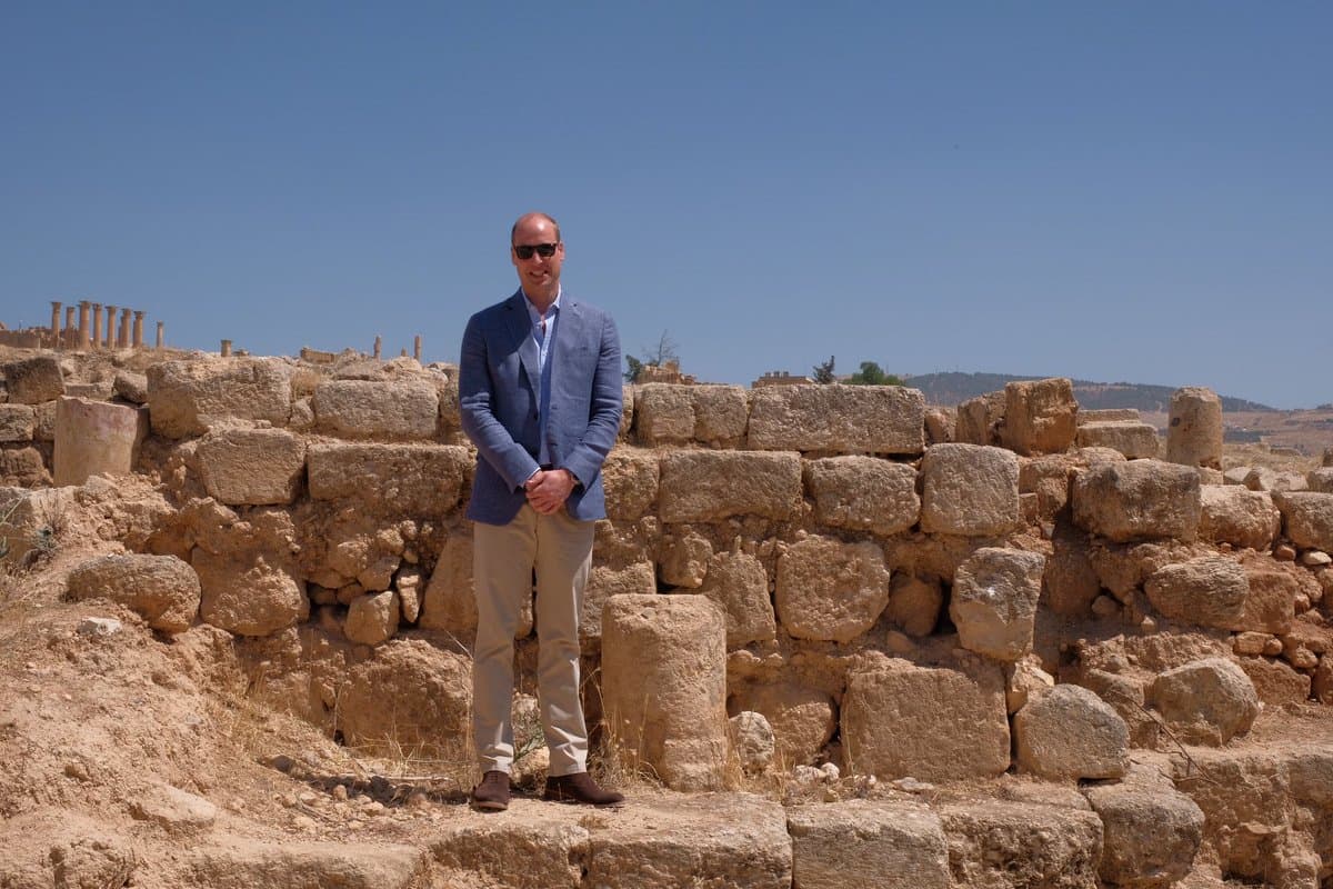 Fue así como William se tomó una fotografía exactamente en el mismo lugar en donde Kate posara con su familia cuando tenía 4 años.
<br>