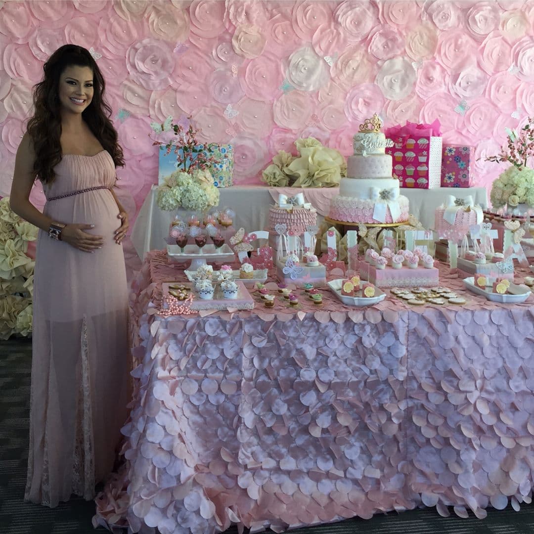 Ana Patricia contaba los días para recibir en sus brazos a su primogénita, por lo que semanas antes de su llegada planeó una fiesta donde celebrarían que pronto daría a luz.