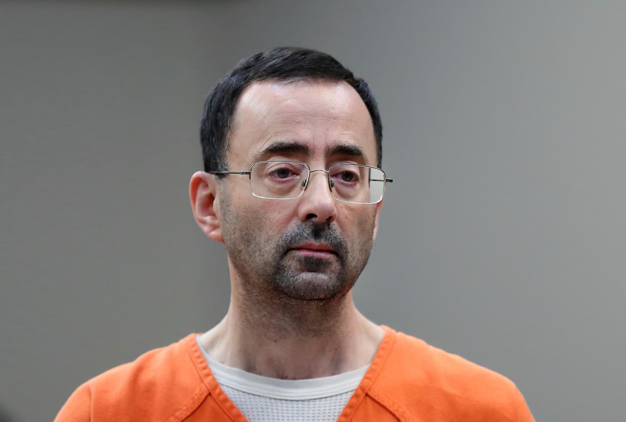 Larry Nassar: apuñalan en una prisión de Florida al médico condenado por abusar sexualmente de gimnastas