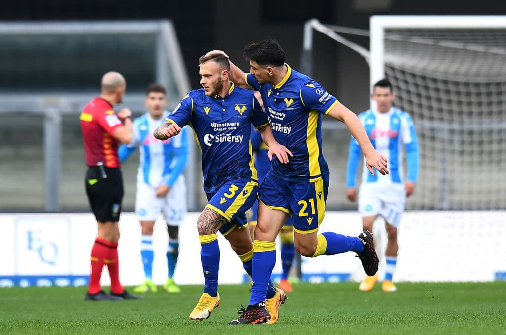 Napoli ve la derrota ante el Hellas Verona 3-1. Hirving Lozano anotó el gol más rápido en la historia del Napoli, pero no fue suficiente, pues los 'Gialloblu' dieron la vuelta con goles de Dimarco, Barak y Zaccagni, durante la J19 en la Serie A.