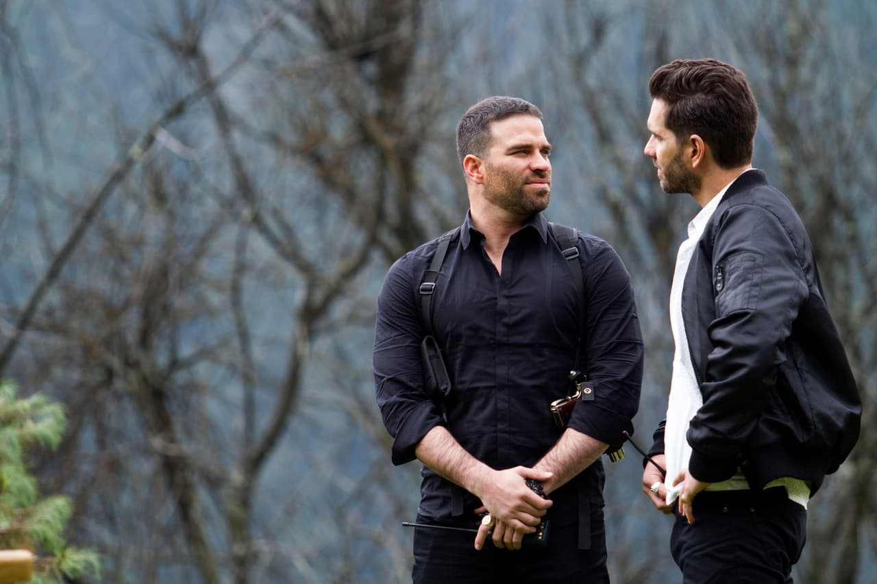 <b><a href="http://www.univision.com/series/la-piloto/arap-bethke-es-john-lucio">John</a></b> y 
<b><a href="http://www.univision.com/series/la-piloto/alejandro-nones-es-oscar-lucio">Óscar</a></b> no dudaron en ordenar su muerte.