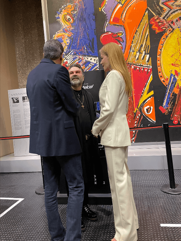 En el evento Kidman tuvo un agradable encuentro con Manuel Mijares, según muestran las imágenes.