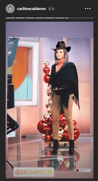Satcha Pretto ha sido blanco de la creatividad del presentador mexicano al mostrarla como una ‘bandida’ del Viejo Oeste, aprovechando su 'outfit'.