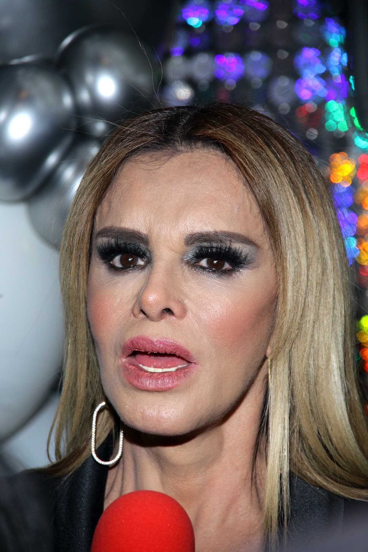 "Y en el momento que tocó mis labios, yo también empecé como con un ligero movimiento (tembloroso)", agregó. 
<br>