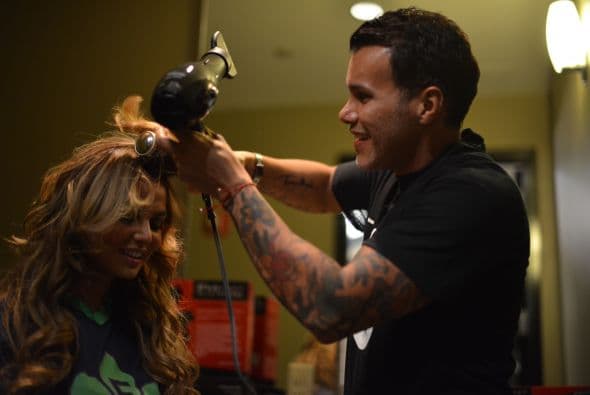 ¡Mira nada más! Nos metimos hasta los camerinos.