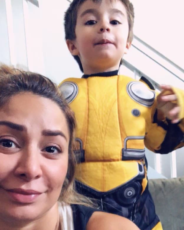 En abril de 2015, Cristina Eustace debutó como mamá, pero tres meses después del nacimiento de Esteban Andrés Loaiza Eustace, la artista y
<b><a href="https://www.univision.com/entretenimiento/mi-hermana-no-sabia-de-esto-rosie-rivera-reacciona-al-arresto-de-su-excunado-esteban-loaiza">el viudo de Jenni Rivera</a></b> decidieron separarse.