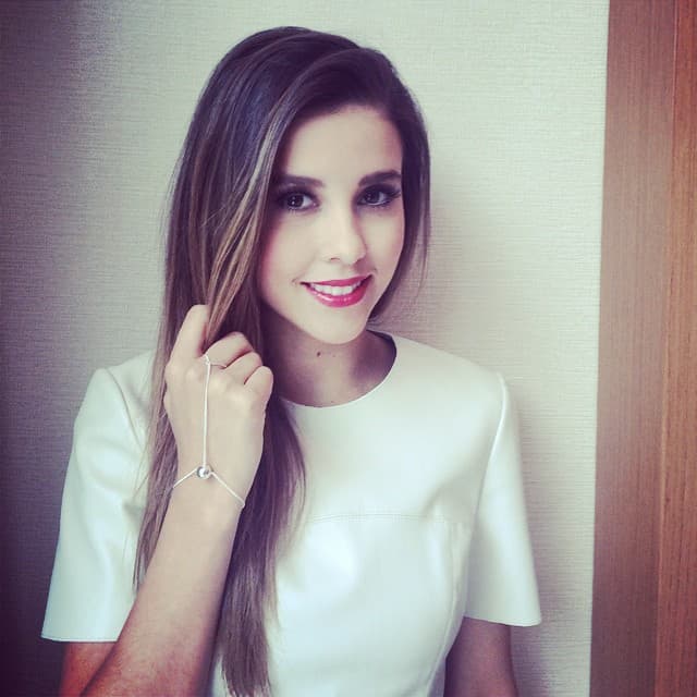 Tiene una sonrisa que roba suspiros.