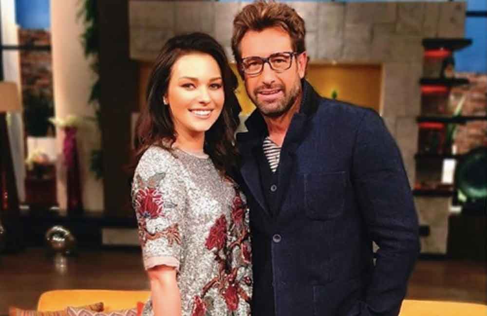 Respecto a tener hijos, la actriz escucha atenta la pregunta y responde certera: "Por ahora no quiero tener bebés, mis sobrinos me llenan mucho, uno tiene dos años y la otra tiene tres meses, no es algo que vea a corto plazo para mí. Me encanta llenarlos de regalos, ser una tía consentidora".