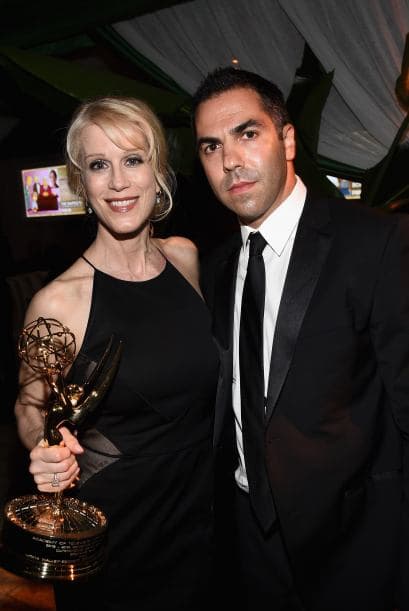 La escritora Moira Walley-Beckett llegó presumiendo su premio.