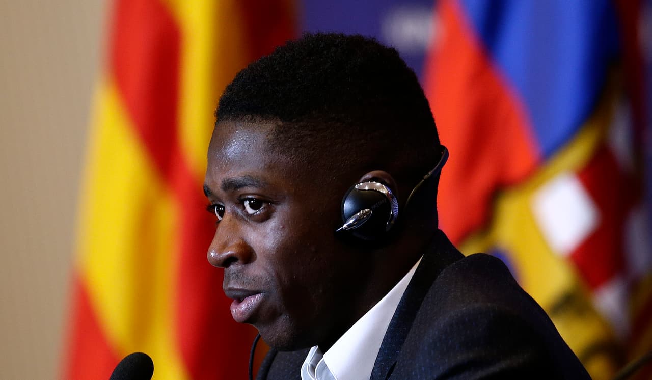 Durante la rueda de prensa evitó las comparaciones con Neymar Junior, al que calificó como "uno de los mejores del mundo", mientras que él, según subrayó, se destaca "todavía muy joven".