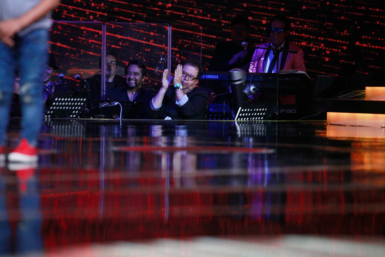 Fue segundos después que Montijo se dio cuenta de lo que acababa de ocurrir: sin querer, había mostrado de más a los músicos, instalados en la parte trasera del escenario.