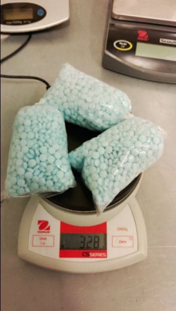 La Oficina del Alguacil del Condado de Yavapai reportó que recibieron información el 11 y 12 de abril sobre los presuntos traficantes de drogas.