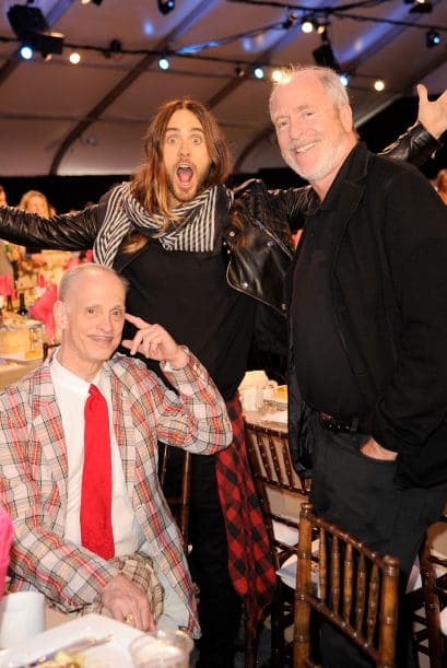 Jared Leto se divierte con el cineasta John Waters. Mira aquí los videos más chismosos.