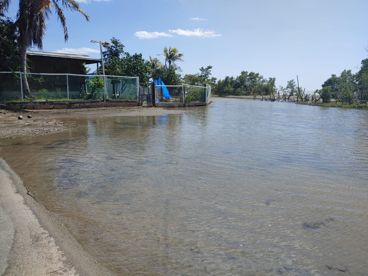 Varios expertos en sismos y en geología han ido hasta las comunidades afectadas para estudiar el fenómeno.