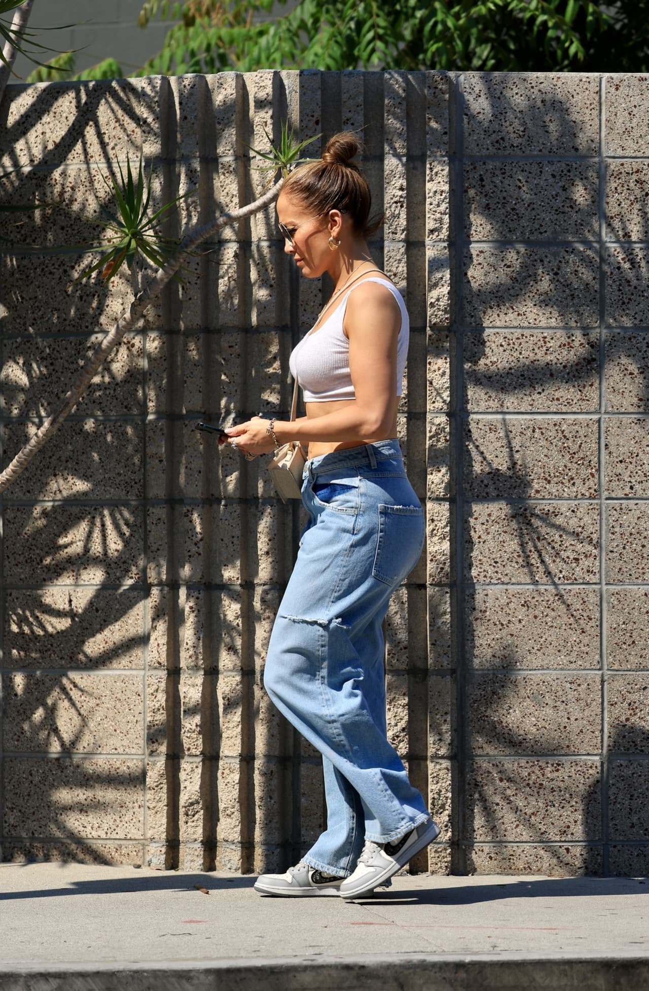 Dos días después del festejo, la cantante dejó ver que continúa en la búsqueda de los muebles perfectos para la 
<a href="https://www.univision.com/famosos/jlo-ben-affleck-buscan-muebles-mansion-fotos">millonaria mansión que adquirió junto a Ben Affleck</a>. 
<br>