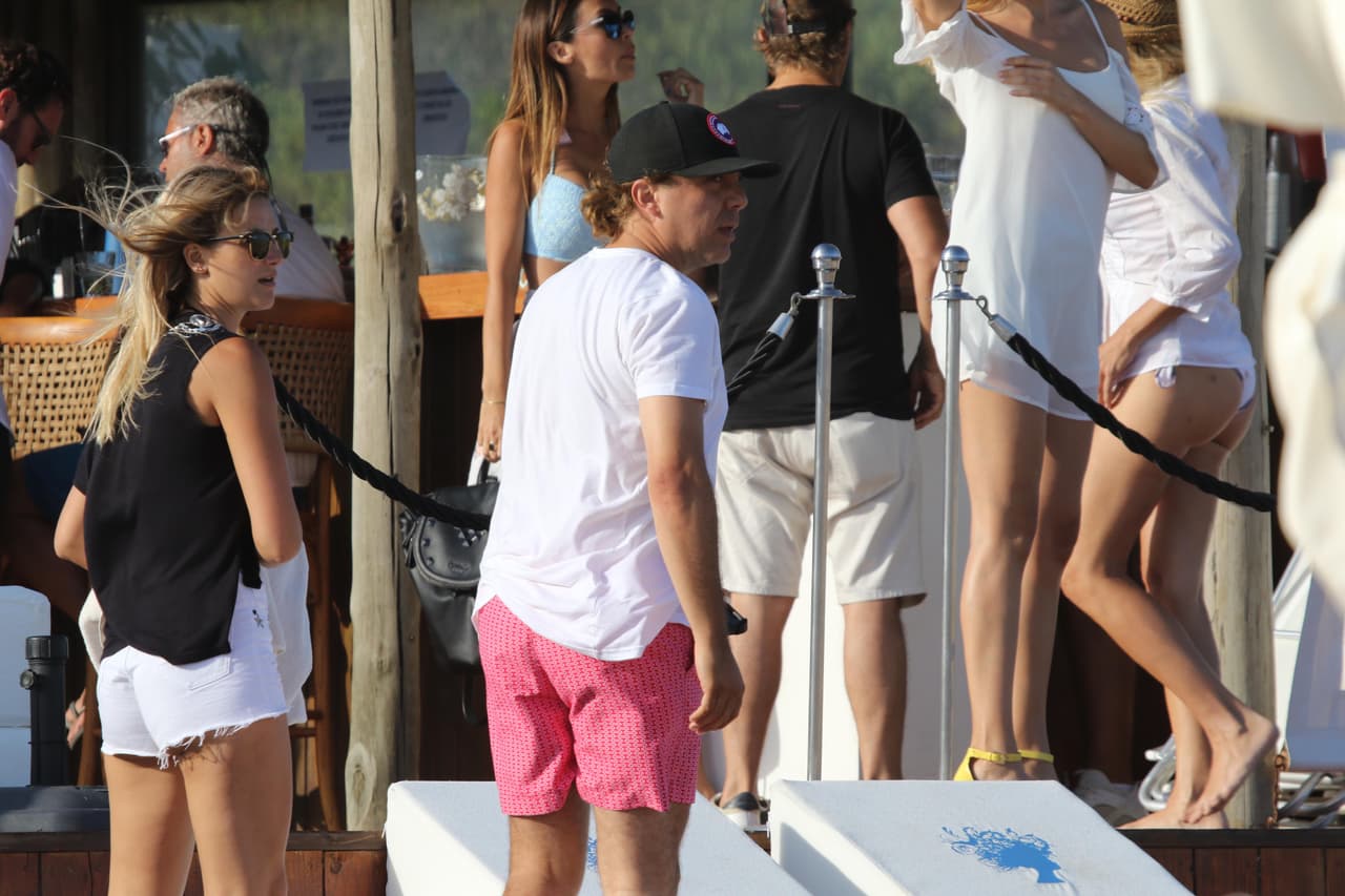 Si bien en esta ocasión fueron vistos juntos mientras disfrutaban de un día junto a la playa de Montoya en Uruguay, la pareja ya había dado de qué hablar a través de sus redes sociales con diversas imágenes en las que aparecen juntos.