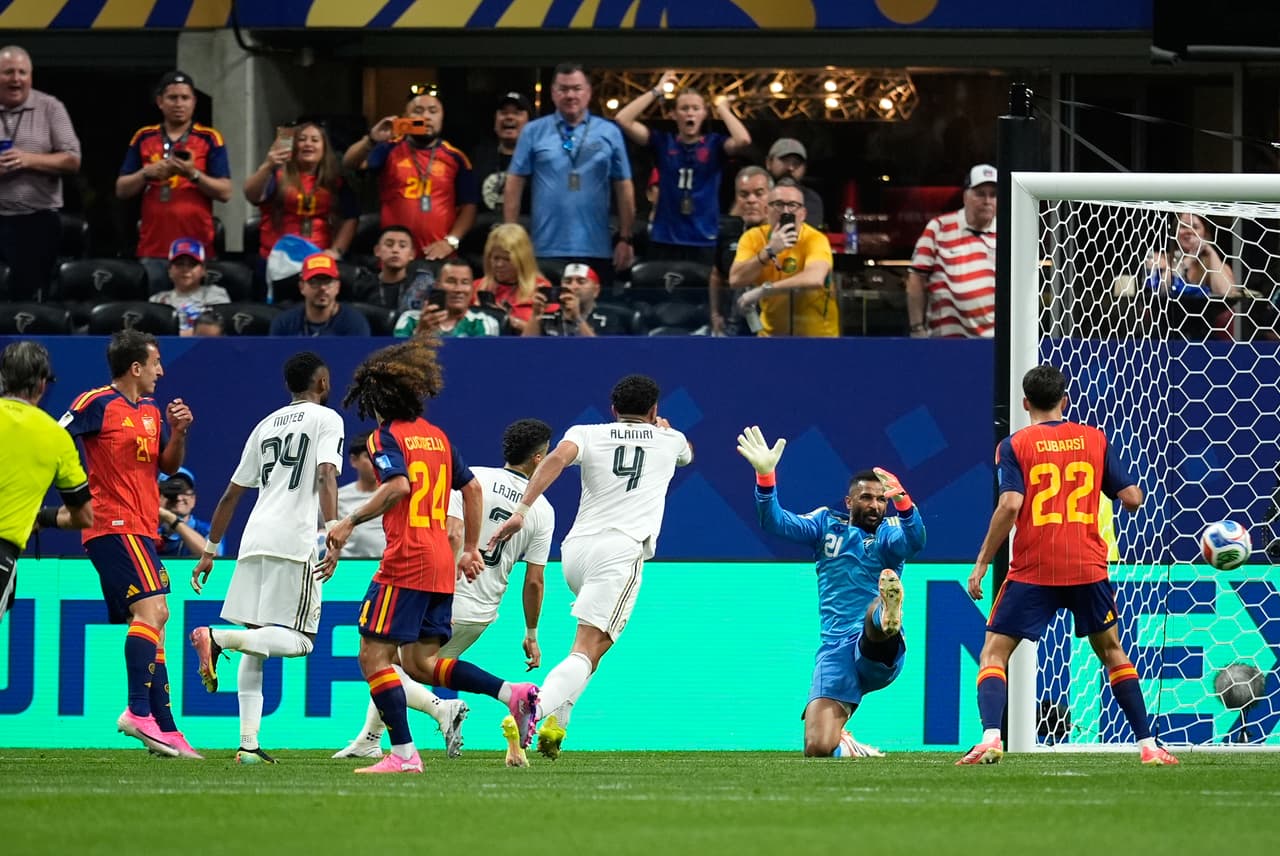 Minuto 21: Mikel Oyarzabal anota el segundo gol para España.