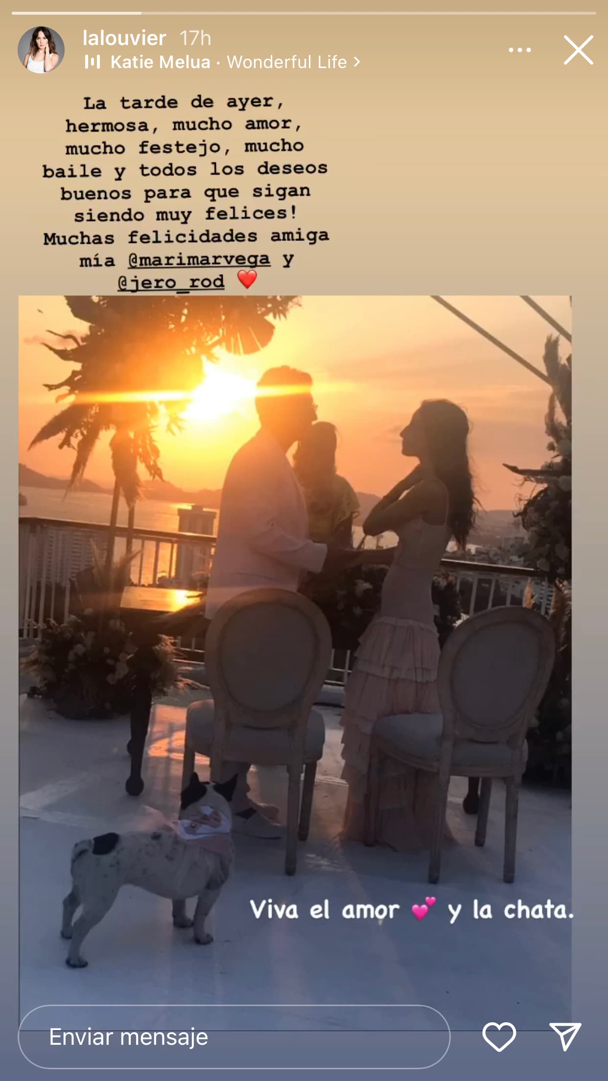 Adriana Louvier, otra de las invitadas, capturó este momento de la romántica ceremonia justo al atardecer.