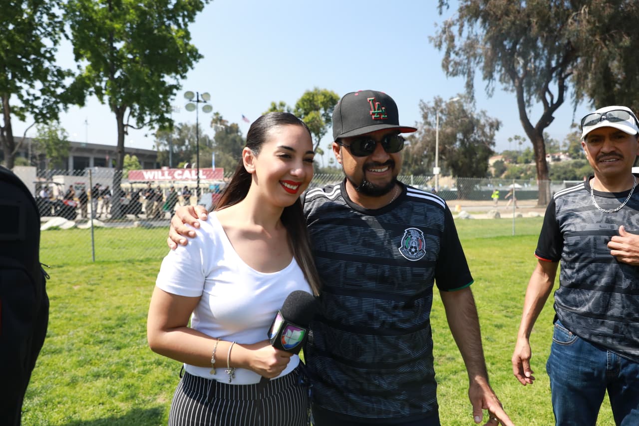 Todos querían tener un recuerdo con
<b>Mafer</b>. Una visita tan importante no se podía dejar pasar por alto.