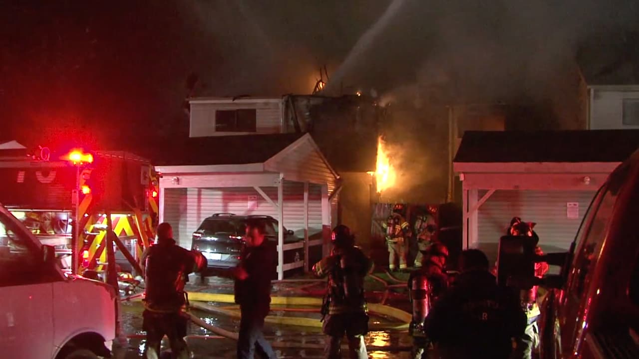 “Yo me vuelvo como loca, le empiezo a marcar a mi hijo y él no me contesta, mi familia fue a tocarle la puerta, mi hijo se levantó cuando en el cuarto todo estaba negro, se estaba asfixiando, corrió a mirar qué estaba pasando”, indicó la mujer.