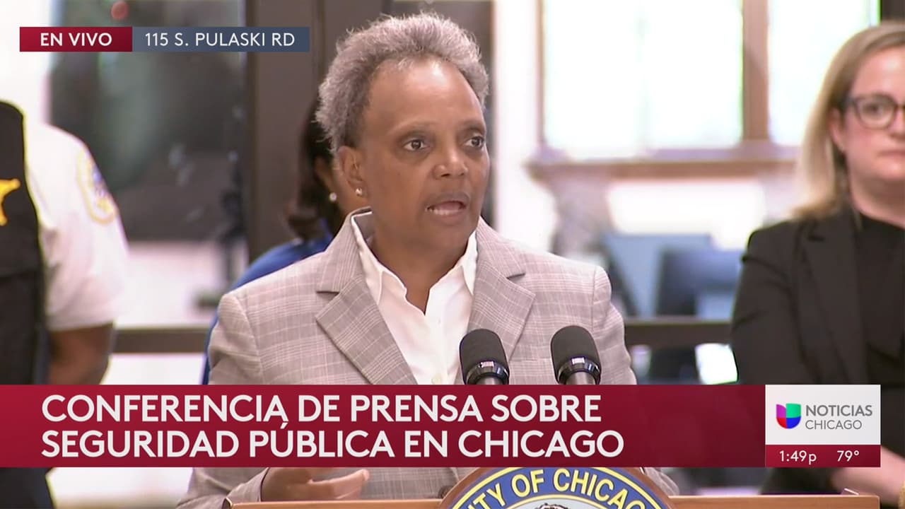 <b>Hacia la 1:30 p.m. la</b> Alcaldesa 
<b>Lori Lightfoot</b> sostuvo 
<b>otra conferencia</b> de prensa para hablar 
<b>sobre la inseguridad en la Ciudad</b>. La mayor parte de la exposición se centró en los hechos sucedidos en el restaurante.