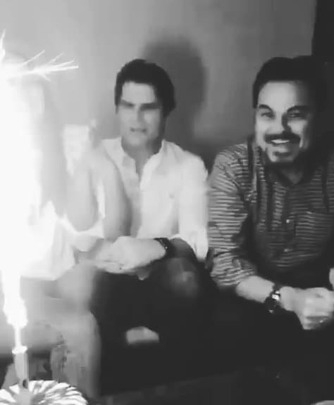 La pareja no deja de enviarse románticos mensajes en cada ocasión especial a través de sus redes sociales.