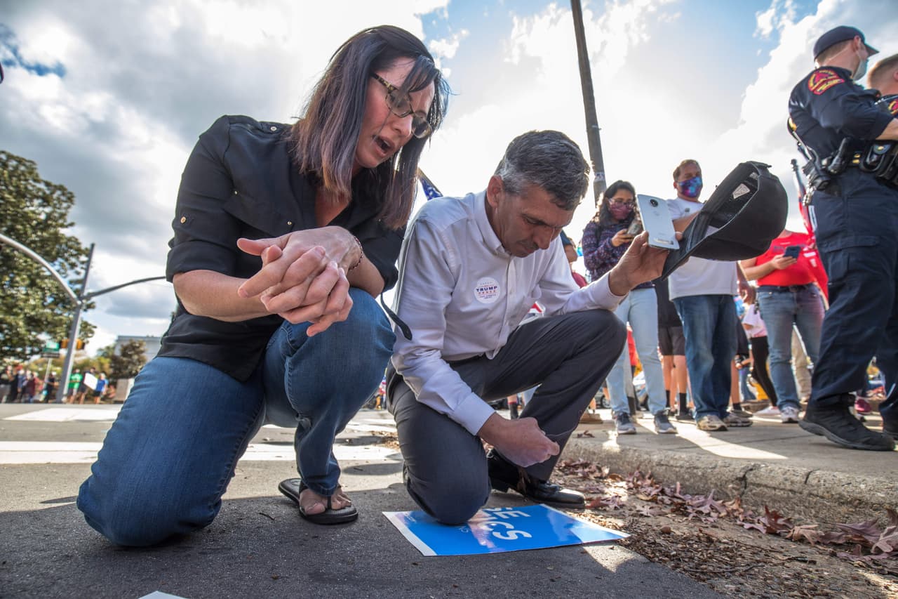 "Protege los resultados" fue el lema de la manifestación en Raleigh. Por su parte, la victoria del demócrata fue celebrada por miembros de la comunidad hispana. 
<a href="https://www.univision.com/local/north-carolina-wuvc/elecciones-estados-unidos-2020/el-pueblo-lo-supero-hispanos-celebran-el-triunfo-de-joe-biden-como-presidente-electo-de-eeuu">Vea aquí las imágenes.</a>