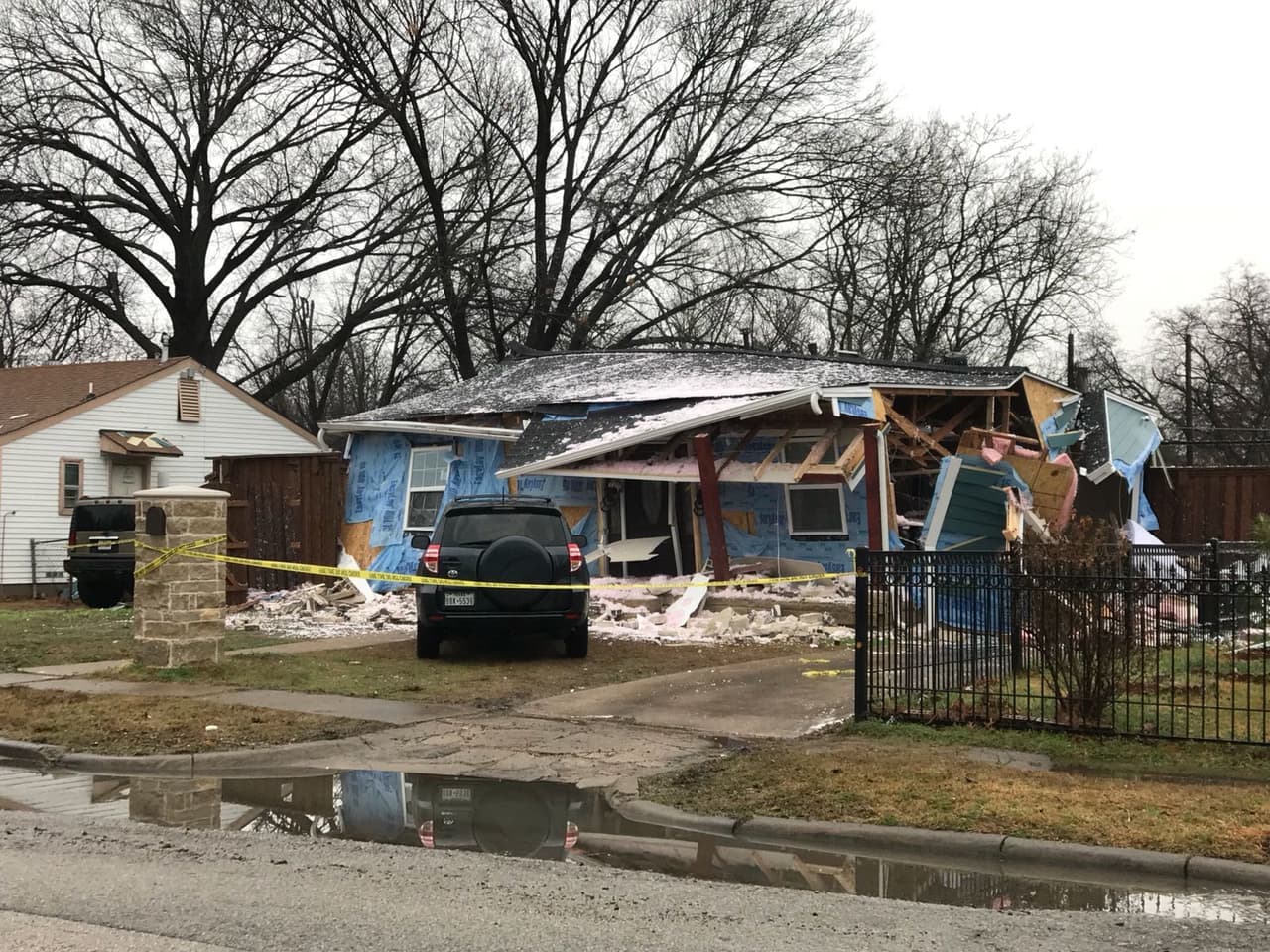 La casa en 3534 Espanola Drive estalló a cerca de las 6:38 am del 23 de febrero.