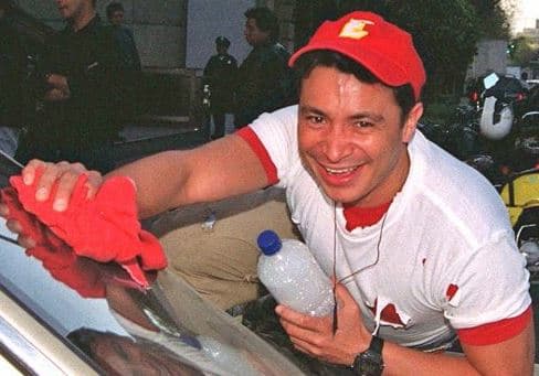 Además de su personaje de limpia parabrisas, Evelio destacó por sus participaciones en telenovelas y series como 'Tormenta en el paraíso' (2007) y María de todos los Ángeles' (2007), esta última estrenada de forma póstuma en 2009.