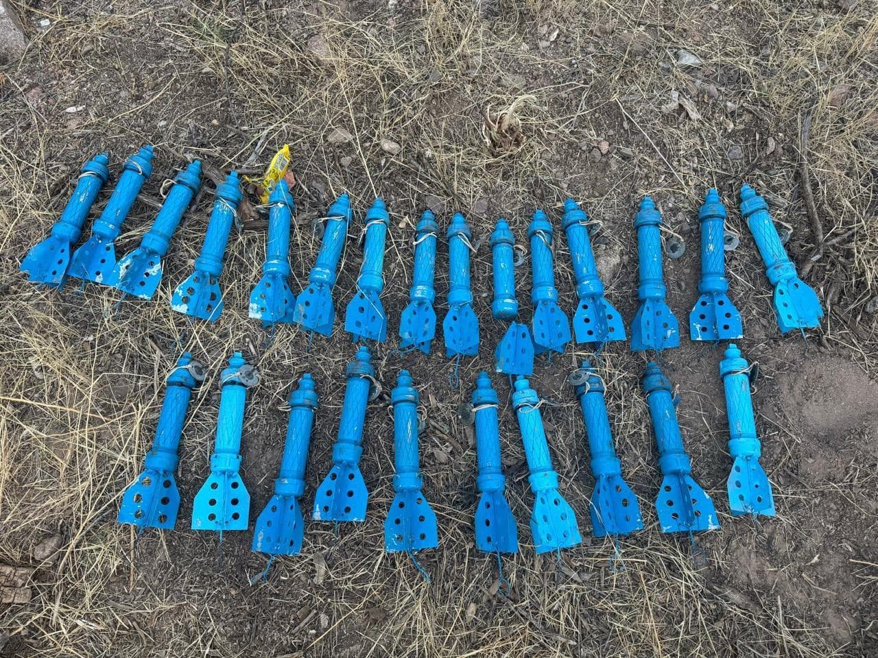 También aseguraron 
<b>25 artefactos explosivos improvisados</b> en esta operación, realizada en el ejido San Vicente en Saric.