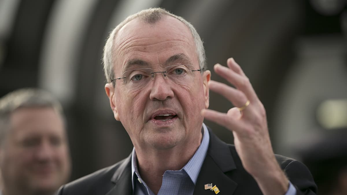 Oficina de Murphy niega planes para un “mandato general” de vacunación, tras filtración de video