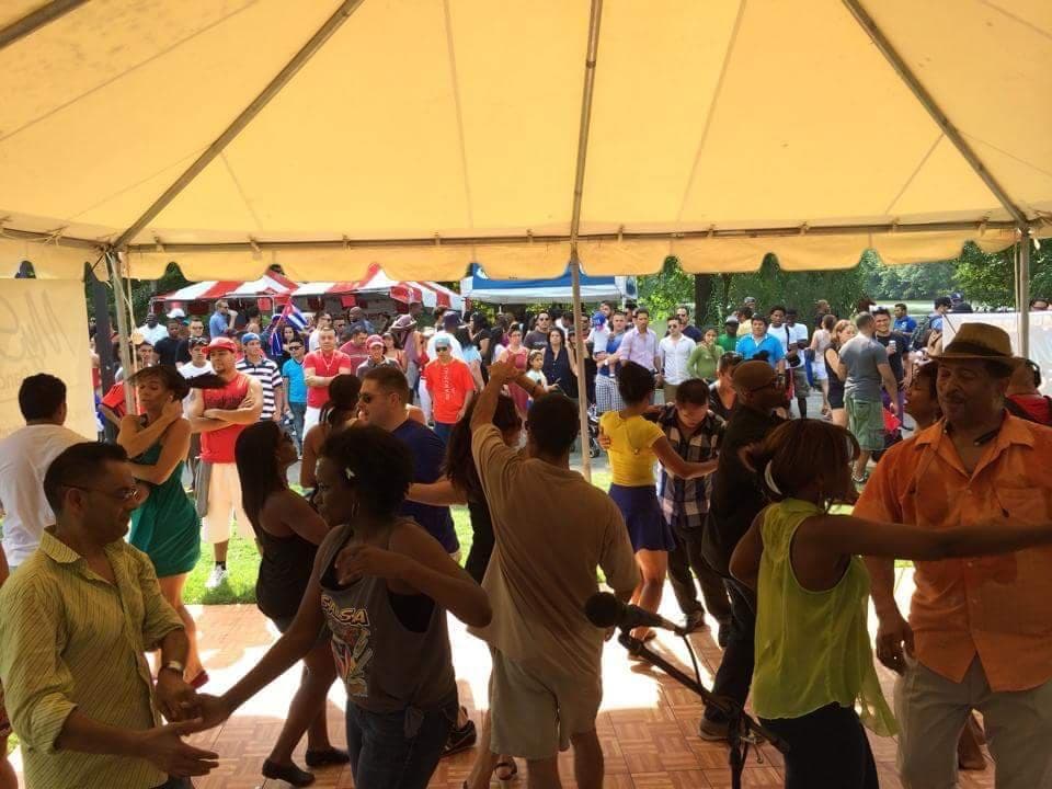 <b>Evento</b>: Festival Peachtree Latino
<br>
<b>Fecha</b>: 31 de agosto
<br>
<b>Lugar</b>: Piedmont Park
<br>
<b>Sitio web</b>: 
<a href="https://festivalpeachtreelatinoatlanta.com/">https://festivalpeachtreelatinoatlanta.com/</a> 
<br>
<br>Festival multicultural anual en Piedmont Park, con músicos internacionales, artistas locales, expositores, artesanías, comidas internacionales, actividades familiares y más.