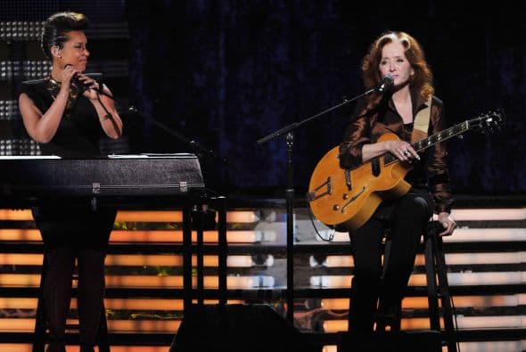 Homenaje a Whitney Houston en GRAMMY 2012                                        