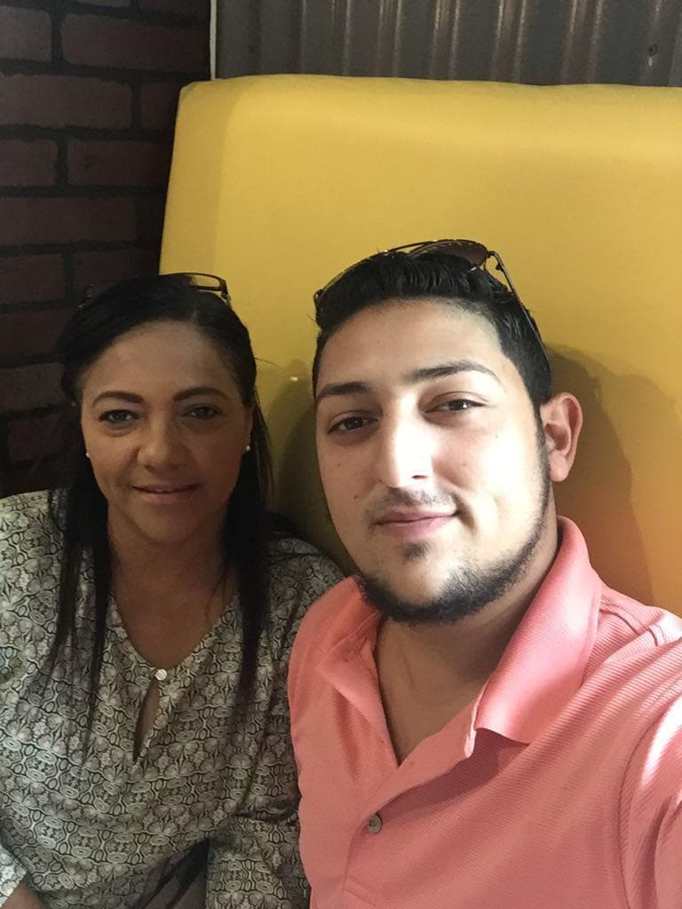 "Gracias Mami por todo tu amor y lo que me has dado en la vida, y por ser una heroína como enfermera en esta emergencia... Esta batalla la vamos a ganar".
<br>
<br>-Luis Aymat, ancla