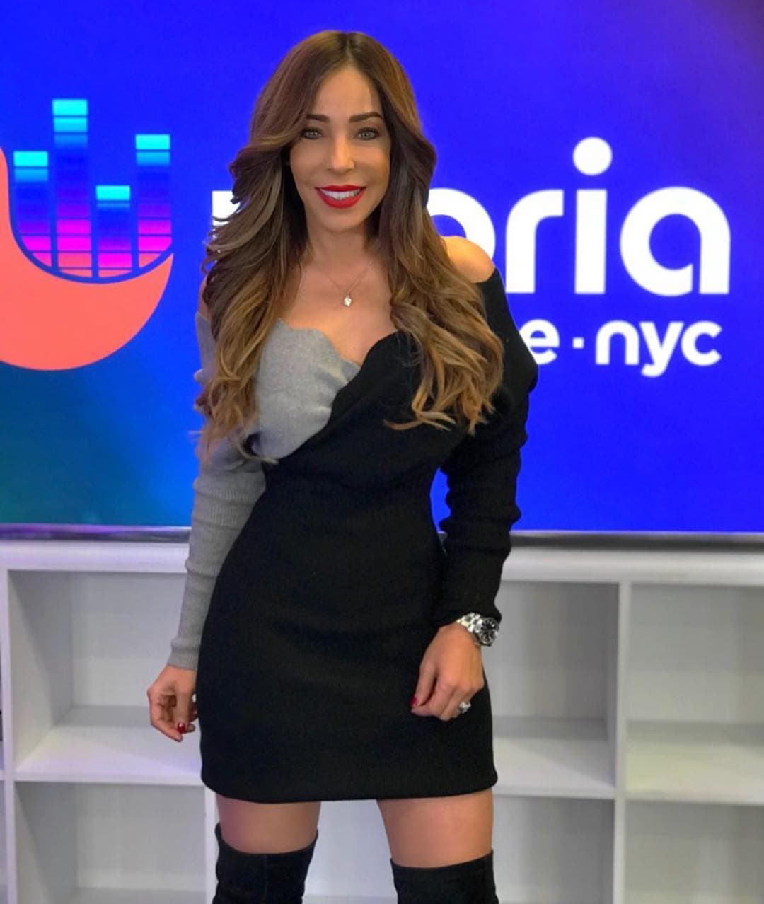 La presentadora dominicana recordó cómo fue ese
<b><a href="https://www.univision.com/shows/el-gordo-y-la-flaca/un-tragico-suceso-opaco-la-felicidad-de-gelena-solano-y-steve-cutuli-al-poco-tiempo-de-su-boda-fotos">doloroso momento</a></b> de su vida: "Me acuerdo que me fui en sangre en el baño de un establecimiento, según los doctores por estrés. Eso definitivamente nos dolió mucho y jamás lo olvidaremos".