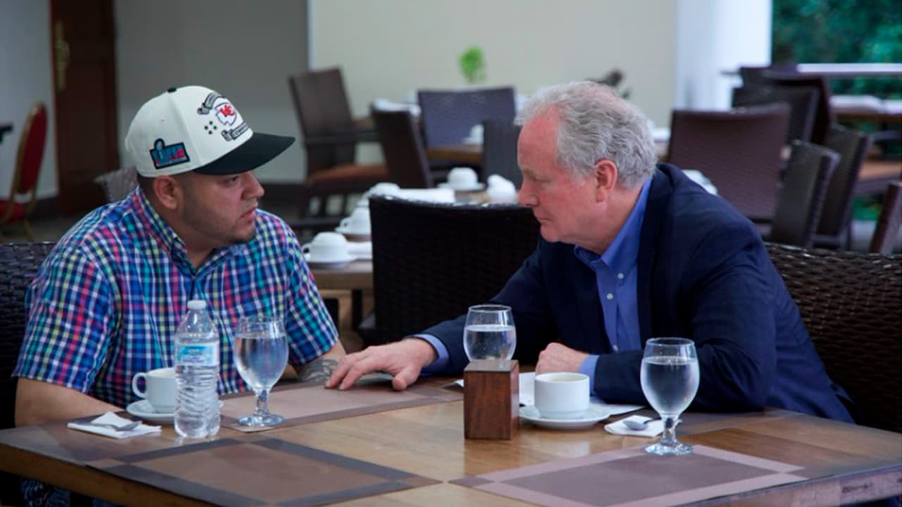 Senador Chris Van Hollen se reúne en El Salvador con Kilmar Abrego García tras controversial deportación