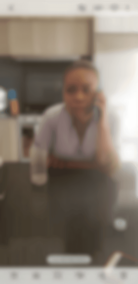 El mensaje de Claudia estuvo acompañado con la imagen de Gaby, la cocinera encargada de preparar los alimentos de la actriz y su esposo Billy Rovzar.