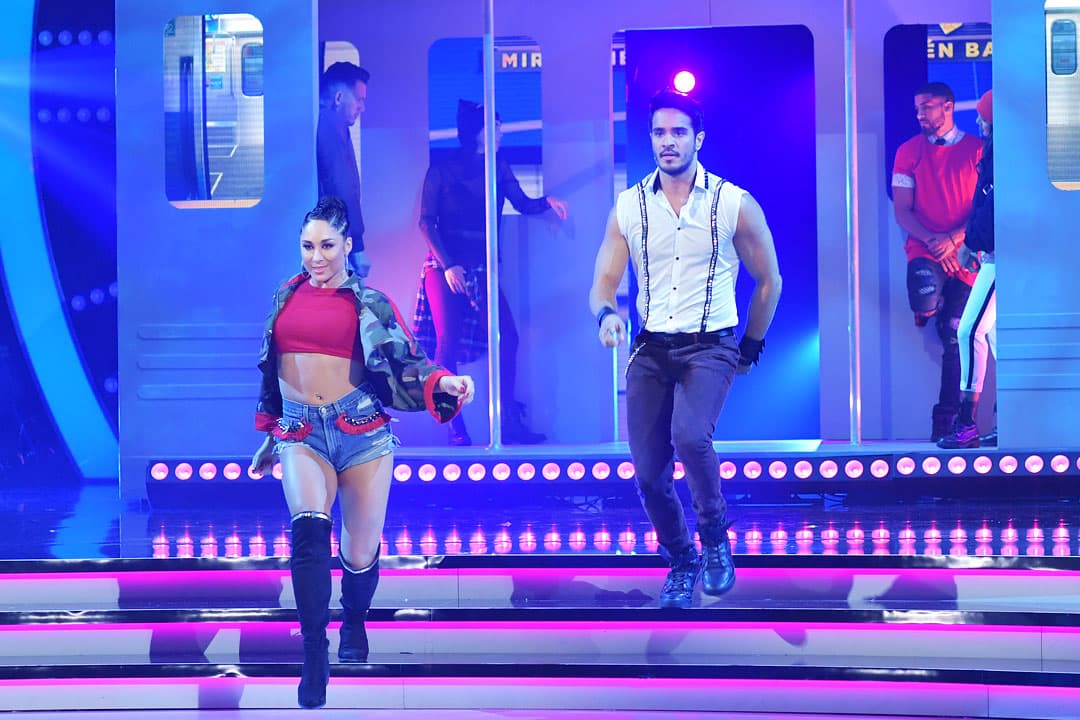 Acompañado por la bailarina Jayme Rae Dailey, Ektor se convirtió en un maestro del baile urbano.