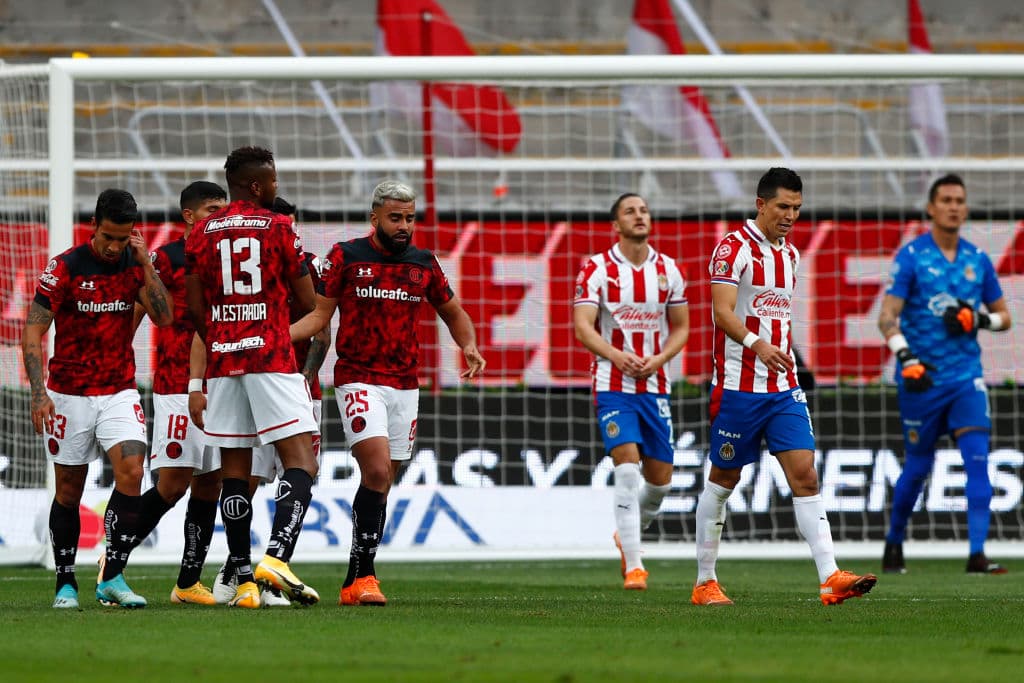 Molina (23’) abrió el marcador con un soberbio testarazo, pero un tiro de Kevin Castañeda (25’) penetró el arco de Gudiño, quien prácticamente no vio el esférico. Guadalajara visitará al San Luis y Toluca recibirá a los Rayos en la J3 de la competición de futbol mexicano.