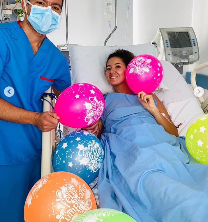 En mayo fue trasladada a Bogotá para ser operada. Luego de un par de intervenciones, la también presentadora sufrió 
<b>una isquemia</b>, una especie de obstrucción del flujo sanguíneo.
<br>