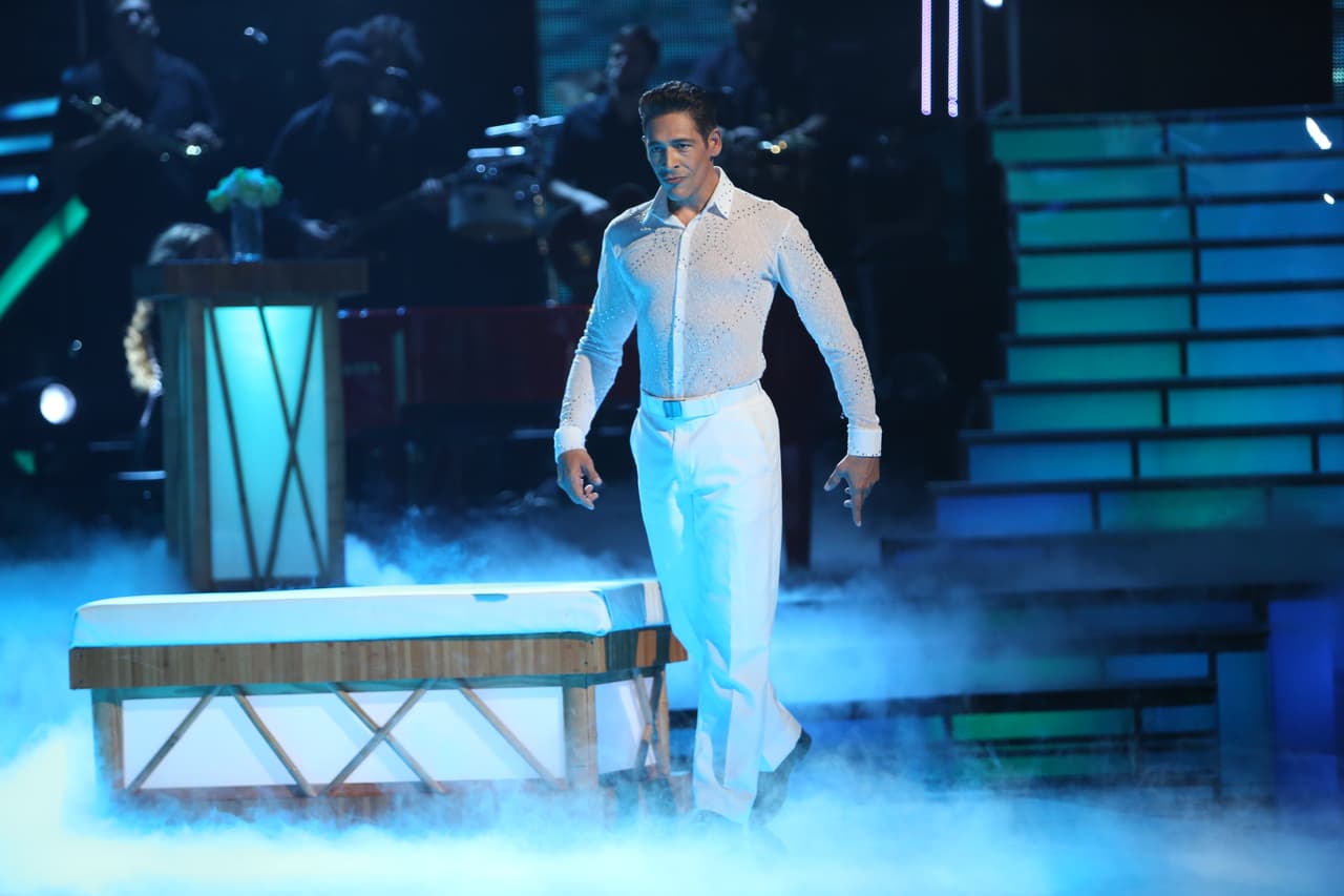 Durante la cuarta semana, Johnny Lozada bailó al ritmo de 'La Isla Bonita'.