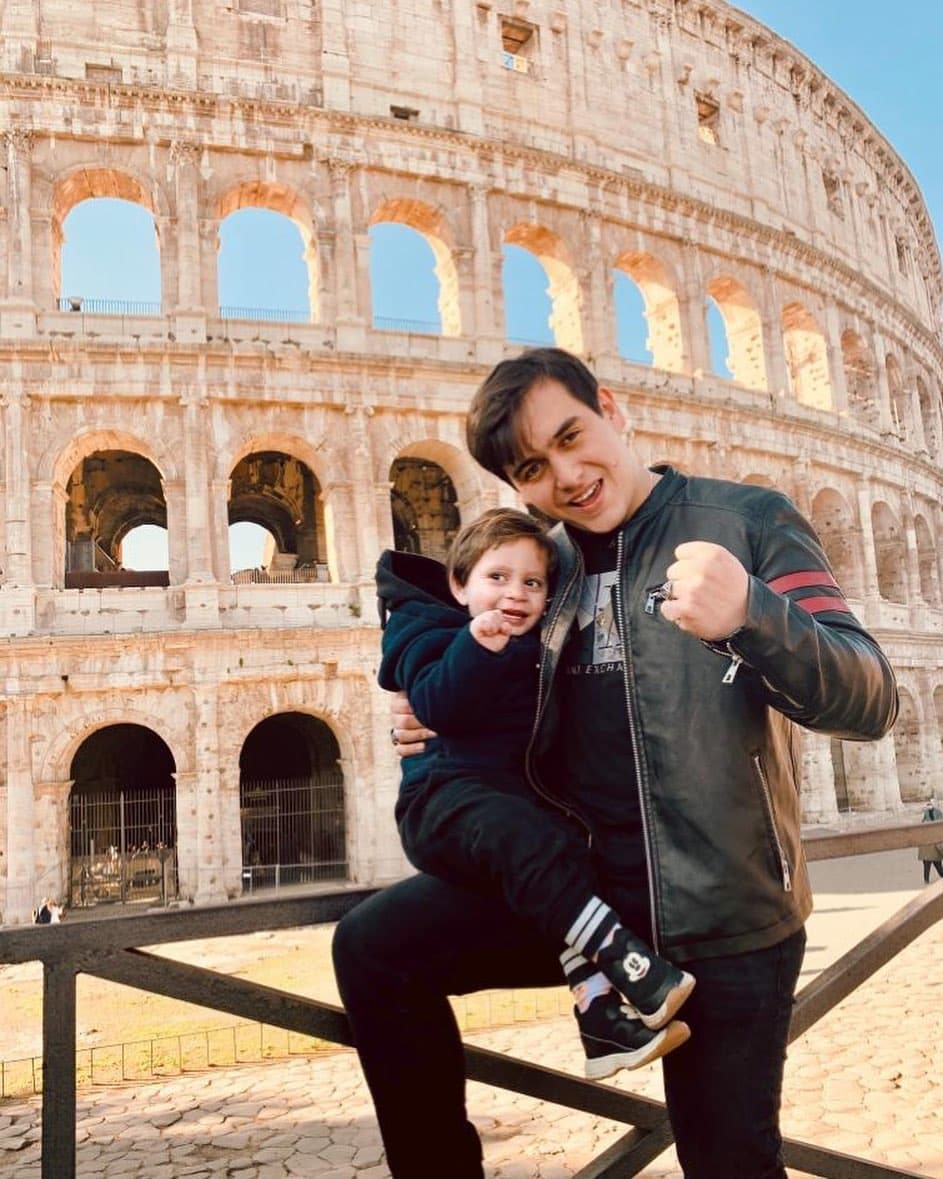 Desde el nacimiento de 
<b>José Julián</b>, quien ya tiene dos años, el cantante comparte en sus redes sociales momentos de su faceta como padre.