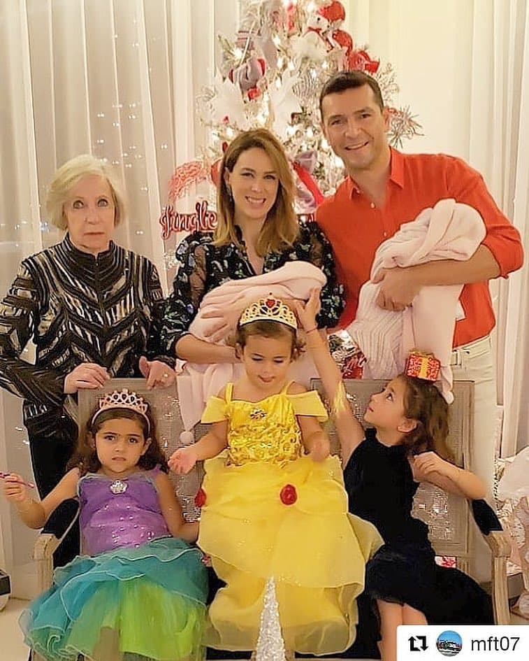 Jacky y Martín gozan de un feliz matrimonio que les ha dado cinco hijas.