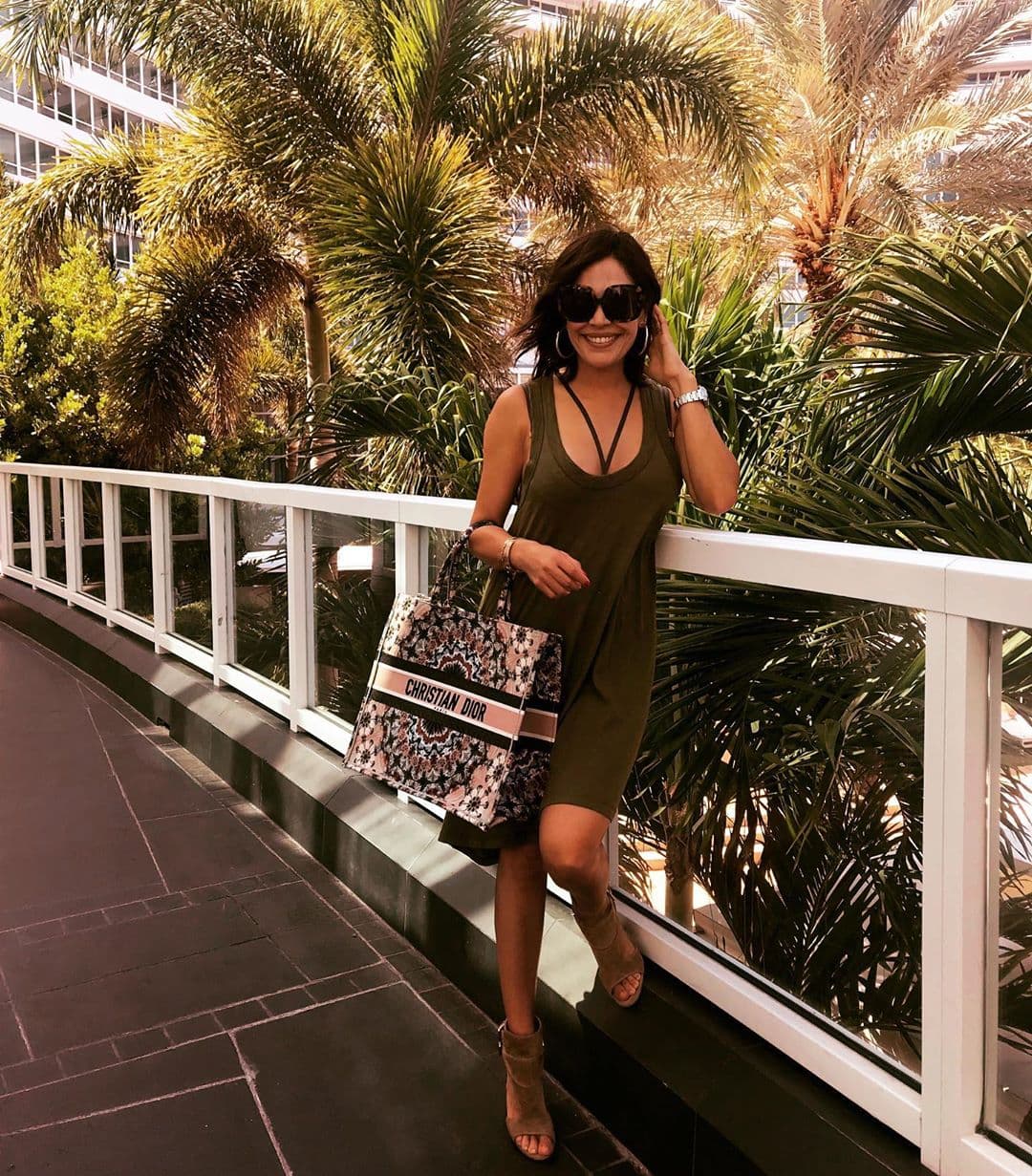 Karla Martínez disfruta automaquillarse y en su experiencia en el mundo de la televisión también ha aprendido de moda, por lo que ante las cámaras y fuera de ellas luce impecable.