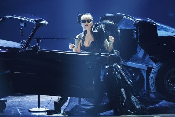 Gaga se dedicó este 2011 principalmente a la promoción de su disco "Born this way", y a su tour "Monster ball".