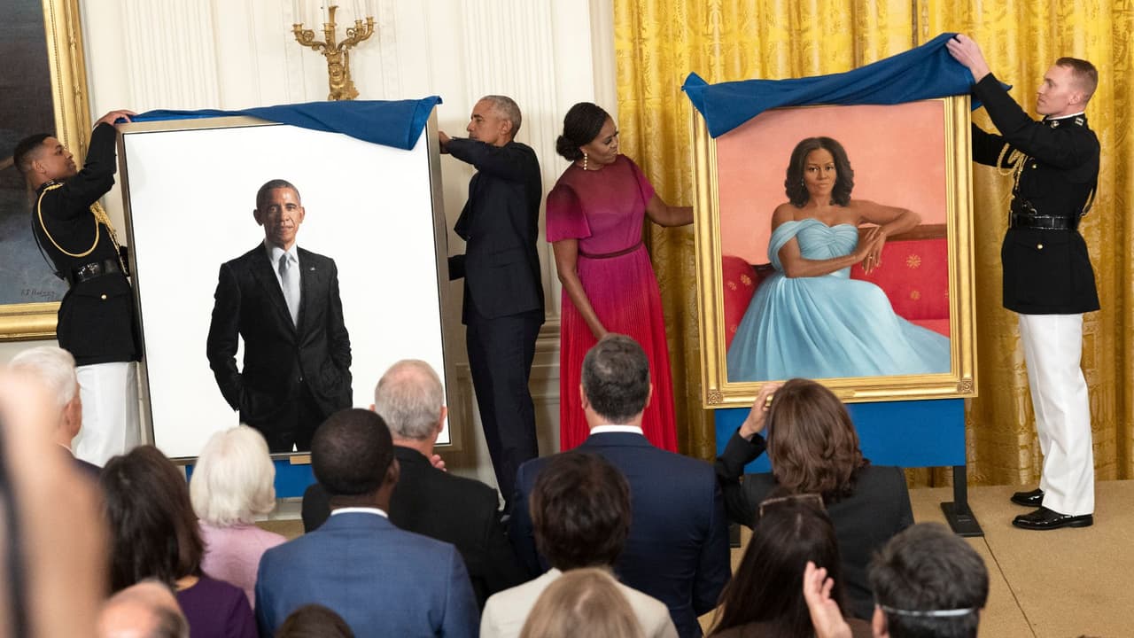 <b>En video:</b> Durante un acto en la Casa Blanca, fueron revelados los retratos oficiales del expresidente Barack Obama y la ex primera dama Michelle Obama. "Cuando generaciones futuras vean estos retratos espero que tengan un sentido más honesto de quiénes fuimos Michelle y yo", dijo el exmandatario. Las obras de arte fueron financiadas por la Asociación Histórica de la Casa Blanca y los Obama participaron en su diseño y creación. 
<b>Lee aquí más detalles sobre <a href="https://www.univision.com/noticias/politica/obama-en-la-casa-blanca-retrato-barack-y-michelle-obama" target="_blank">el regreso de los Obama a la Casa Blanca para revelar sus retratos oficiales</a>. </b>