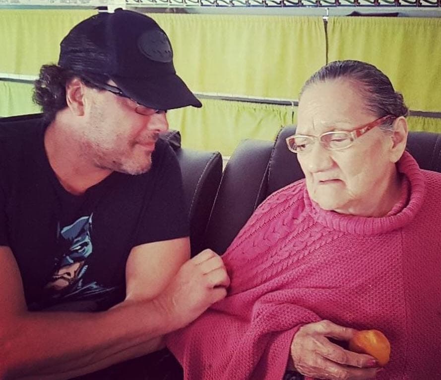 La oficina que representa al actor confirmó a Univision Digital que por ahora no se ofrecerán declaraciones acerca de este doloroso momento por el que atraviesa la estrella. 
<br>