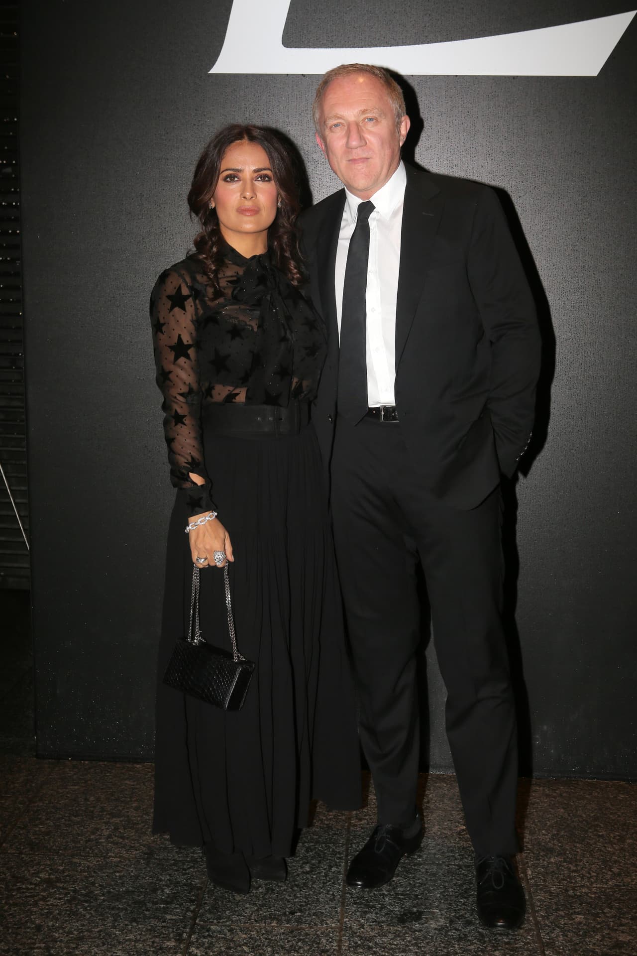 La mexicana llevó su estilo a París de la mano de su esposo Francois-Henri Pinault.