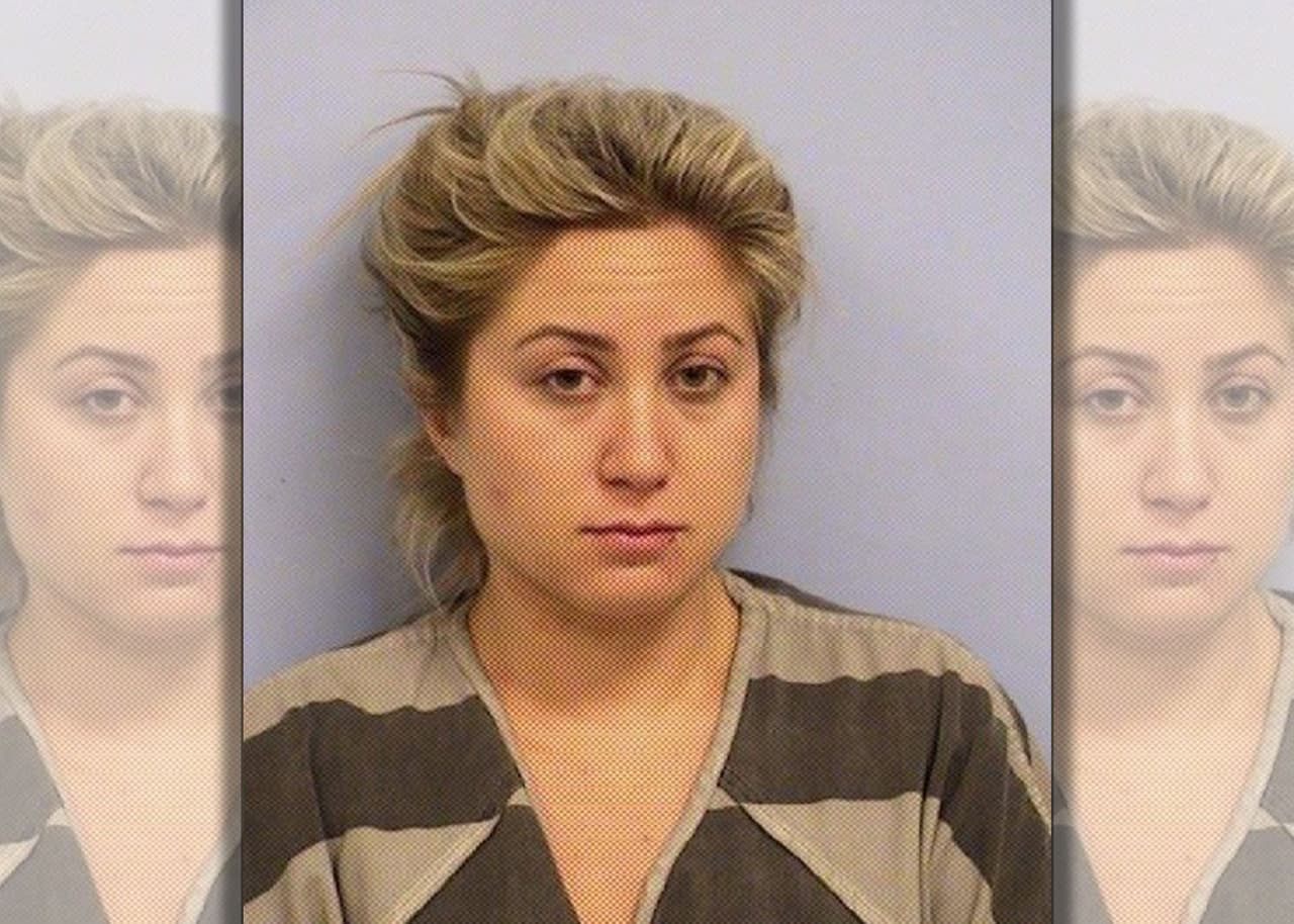 Acusan de homicidio involuntario a conductora que atropelló a motociclista al sur de Austin